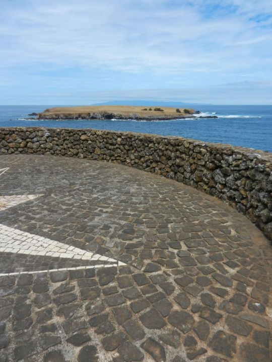 After that we passed most of the afternoon exploring the way up to the south east end of the island, from where we could see one of the four neighbouring islands: Terceira