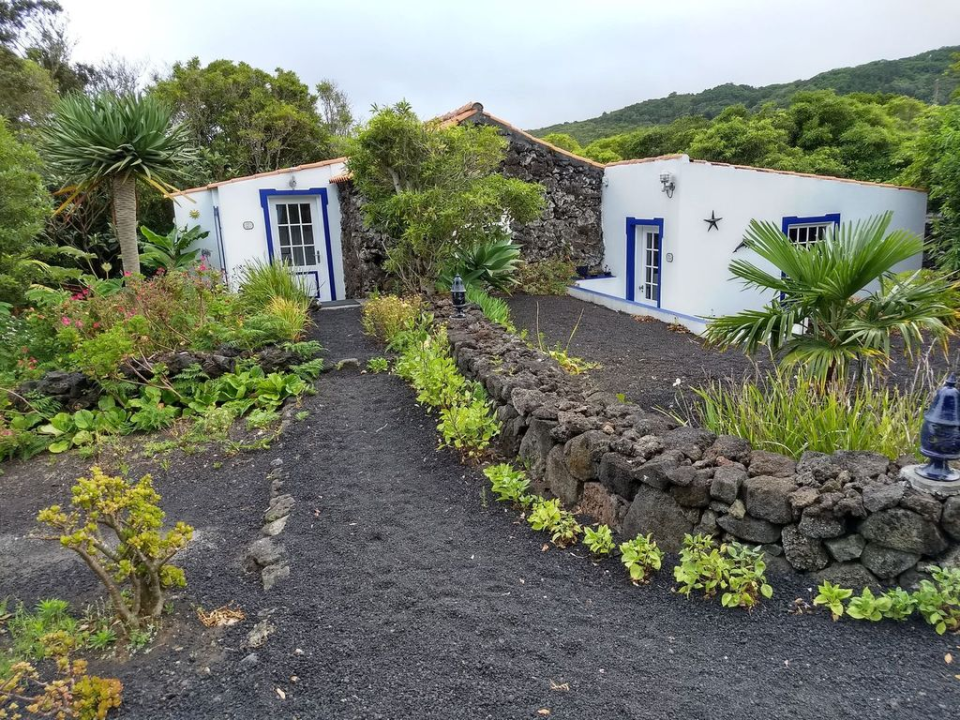 Our last stay: the Bed & Breakfast O Zimbreiro, where we had the left half of this cabin. After breakfast we drove around the whole island - it was foggy and raining whereever we got - not much to see unfortunately