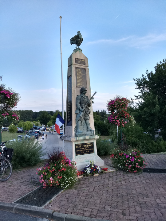 It seems every village in the region has it's own war memorial, remembering their fallen from the two world wars. This is the one in Le Bugue.